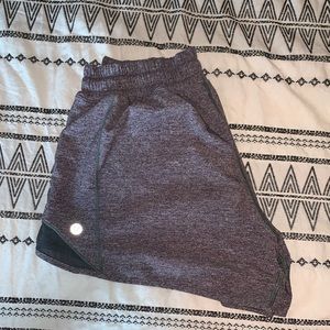 Like new size 6 hotty hot shorts 4”